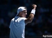 开云体育在线-秘鲁队员在比赛中展现出坚韧不拔的品质