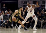 开云体育-篮球球队调整战术备战下一场比赛