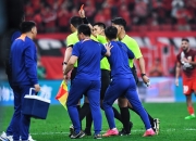 开云下载-激战急速，国脚英雄逆袭晋级次轮比赛