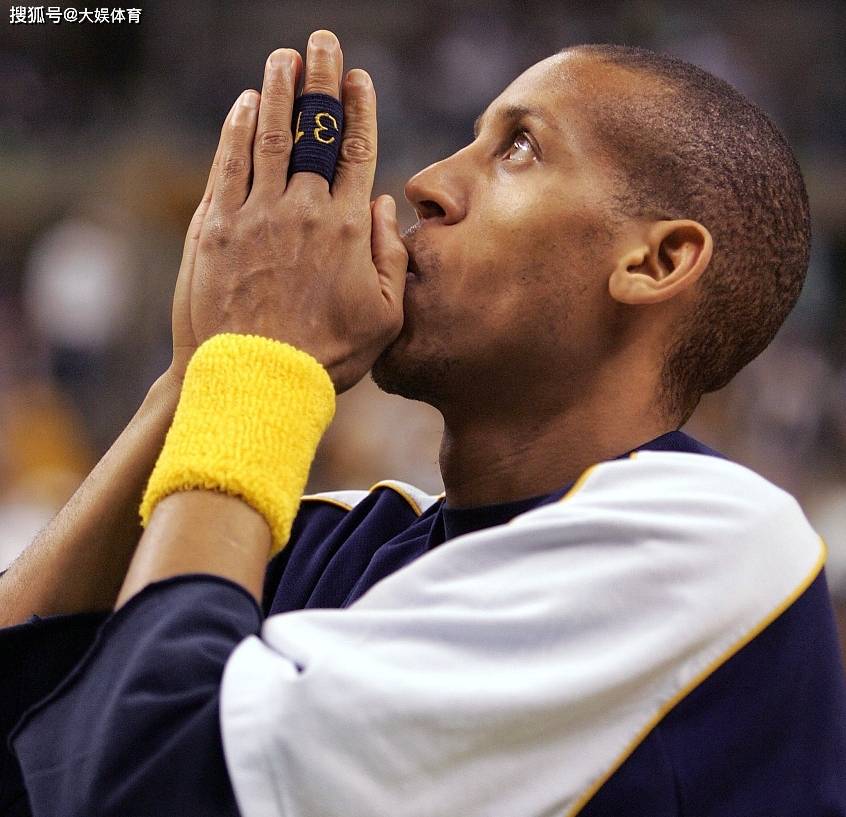 关于明星球员再现绝杀瞬间，掀起球迷狂欢的信息