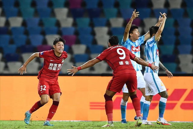 包含亚泰苦战未果，主场告负，战绩颓废的词条