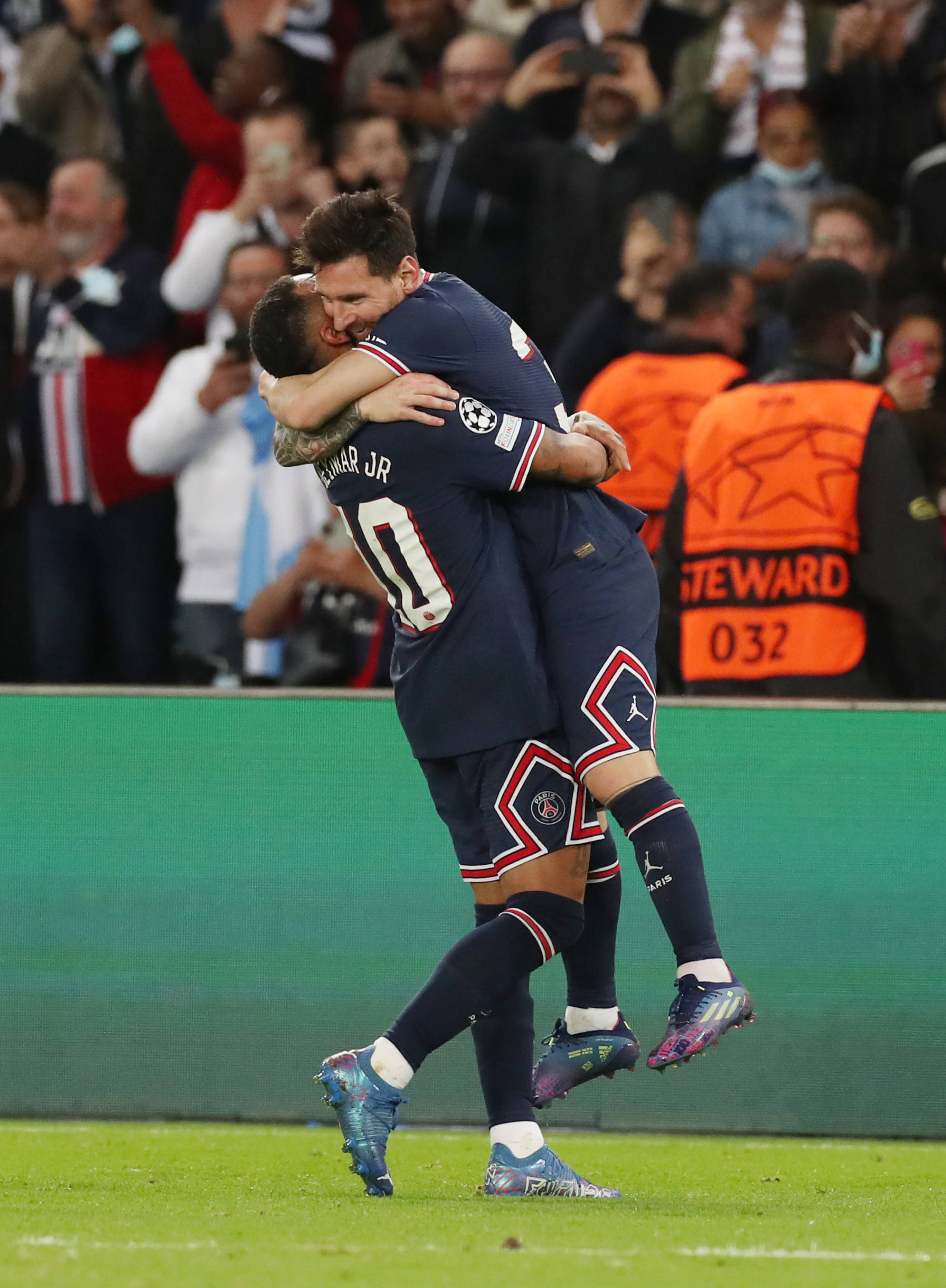 包含梅西神奇反击，助巴黎圣日耳曼大捷的词条