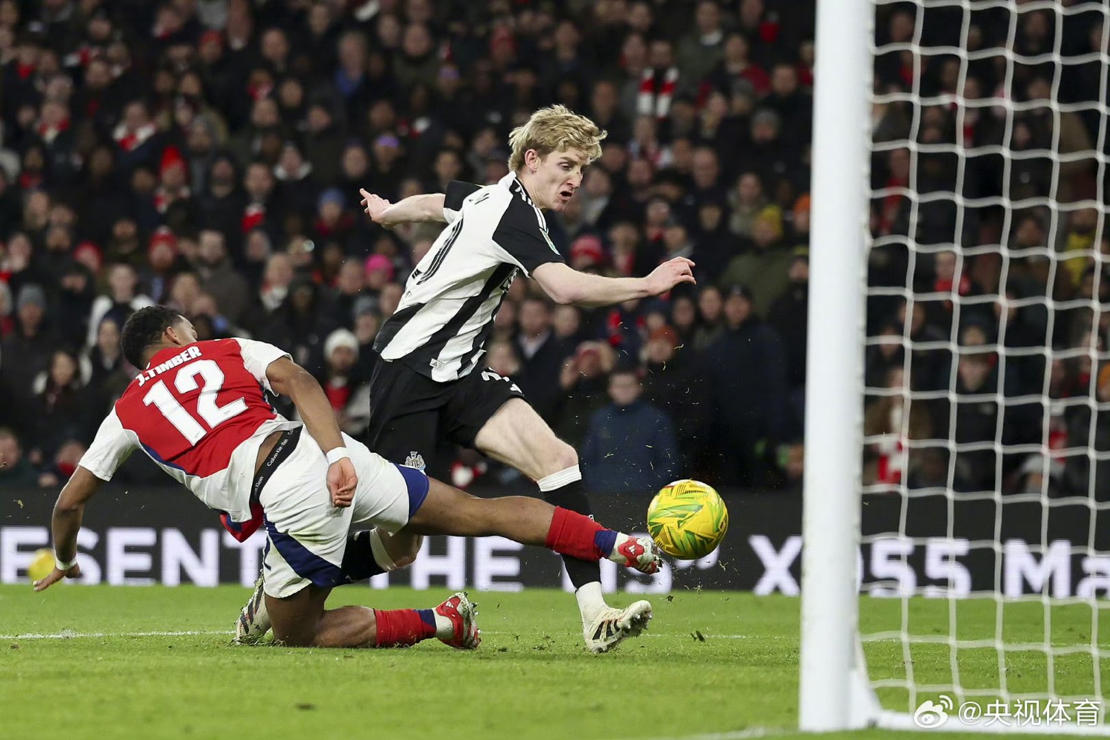 关于阿森纳客场取胜，稳稳地进军前列的信息