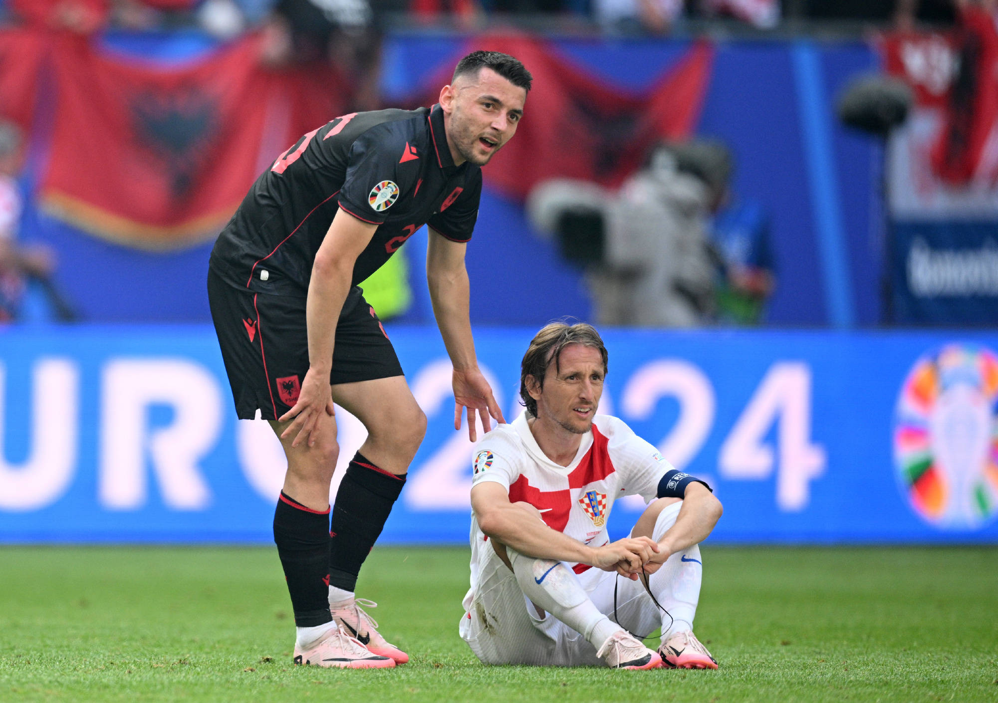 关于舍甫琴科三连折名不虚传欧洲杯夺冠形势进一步扩大的信息