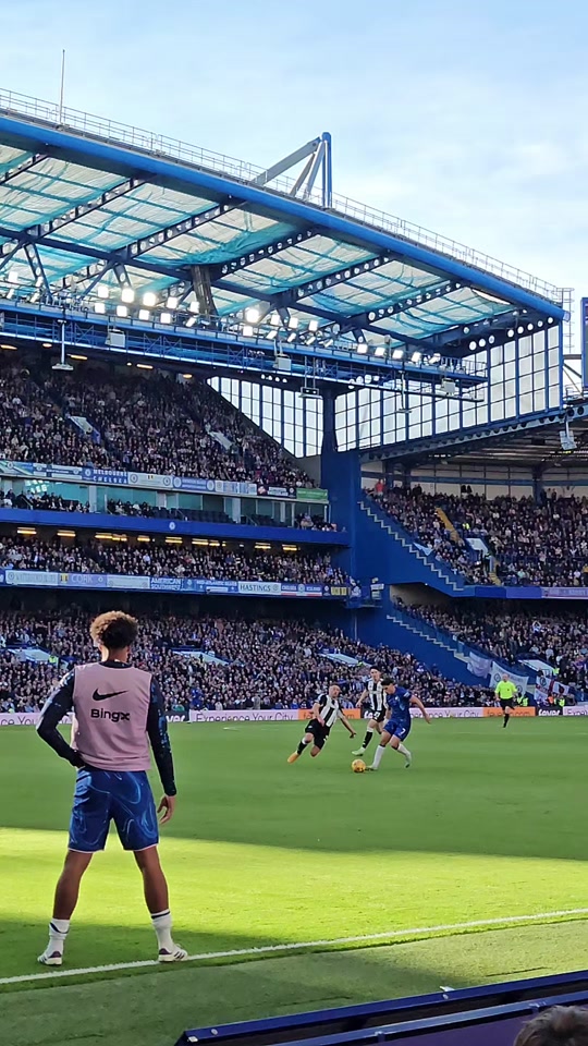 包含切尔西球员团结一心，战胜困难保持微弱希望的词条