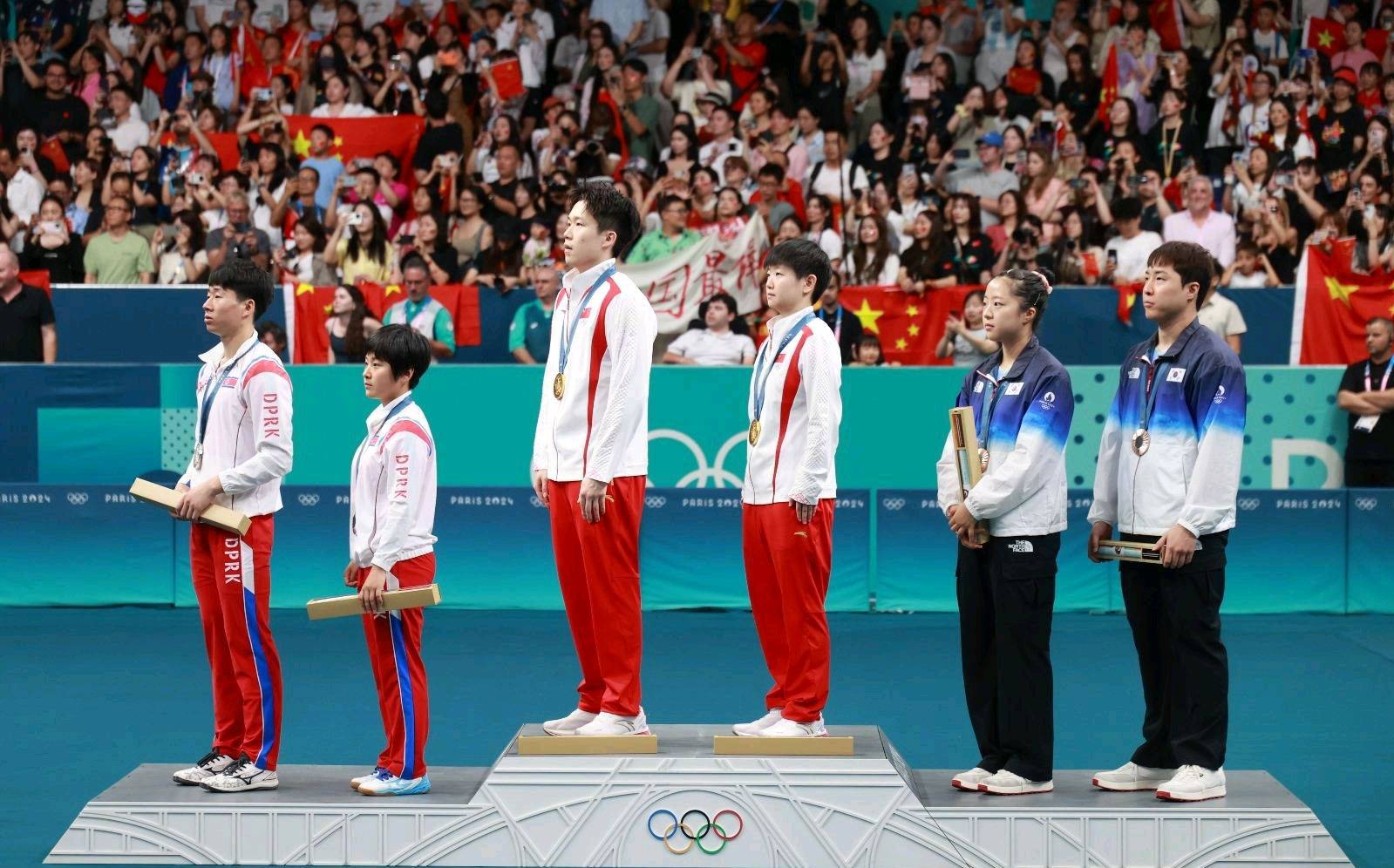 球队合力拼搏荣膺国际比赛亚军 球队合力拼搏荣膺国际比赛亚军