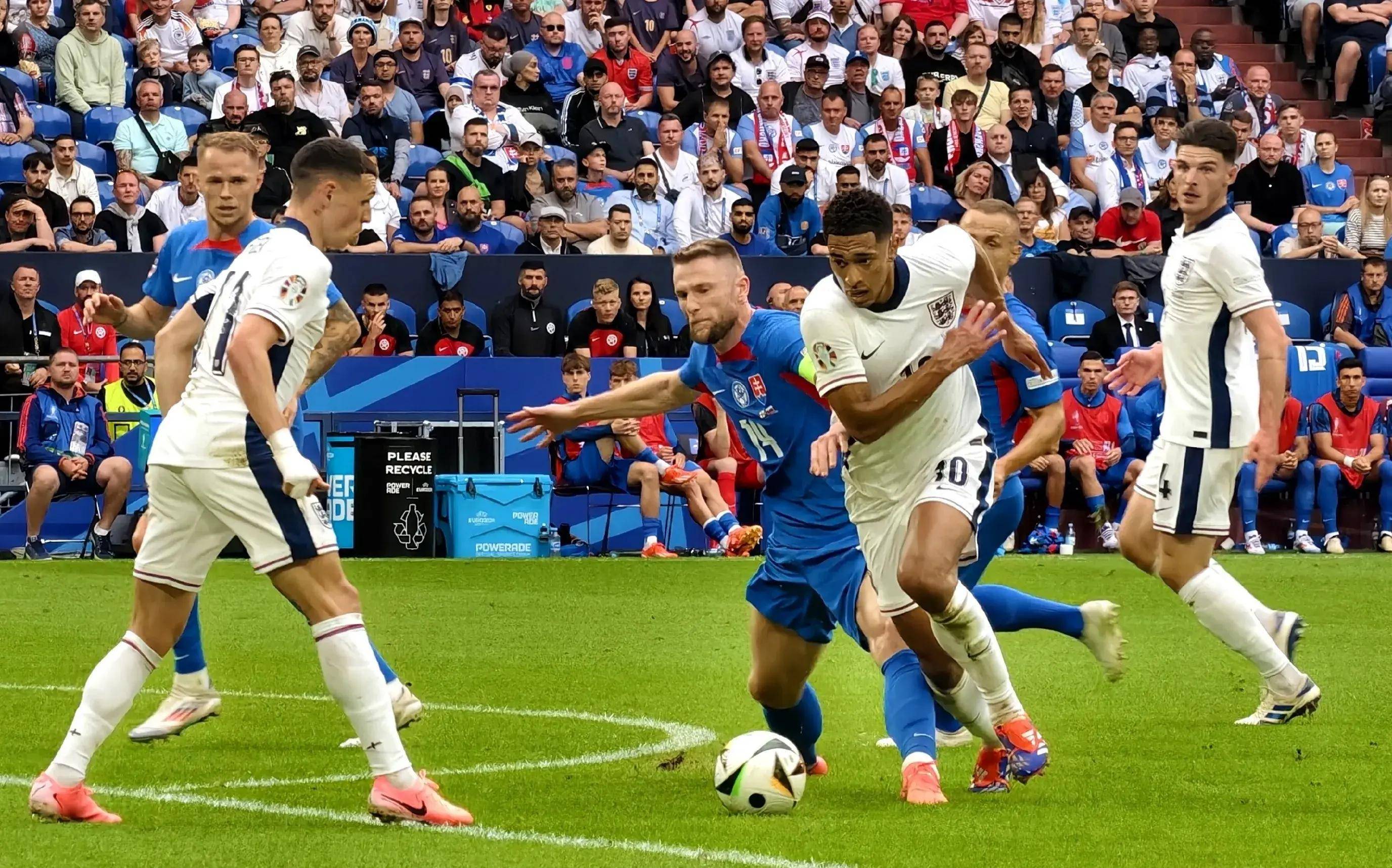 欧洲杯淘汰赛激烈角逐,弱者岌岌可危的简单介绍 欧洲杯淘汰赛激烈角逐,弱者岌岌可危的简单介绍