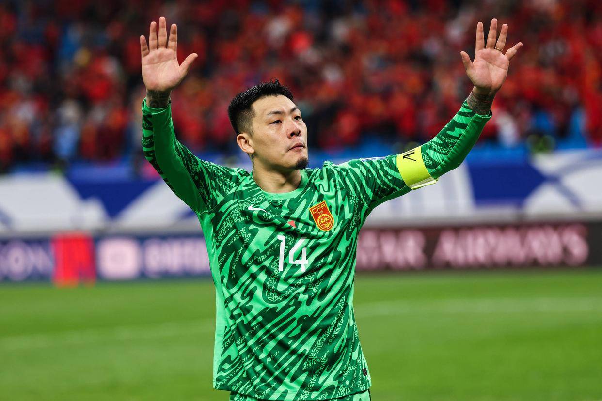 包含光芒四射足球风采非凡,国内顶尖球队勇猛无比的词条 包含光芒四射足球风采非凡,国内顶尖球队勇猛无比的词条