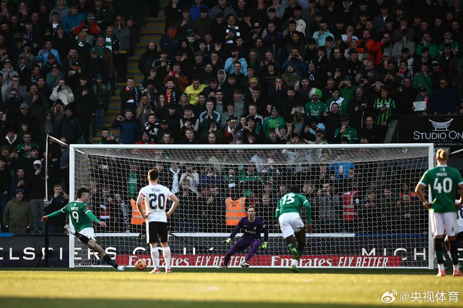 利物浦继续全胜，苏亚雷斯连场破门