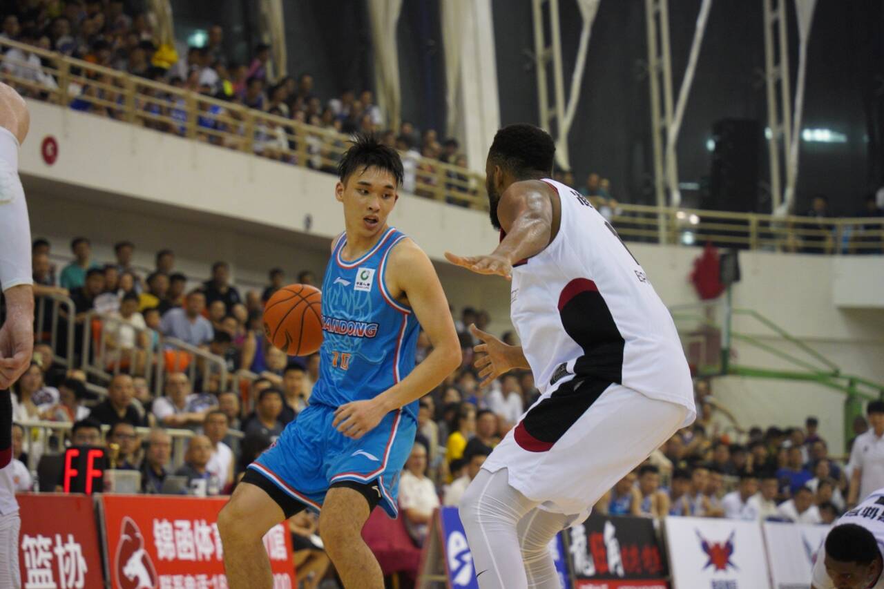 山东男篮赢下激烈比赛,晋级季后赛 山东男篮赢下激烈比赛,晋级季后赛