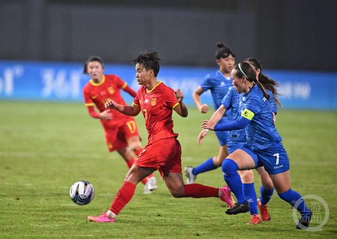 亚洲女足锦标赛中,中国队员用精妙战术取胜 亚洲女足锦标赛中,中国队员用精妙战术取胜