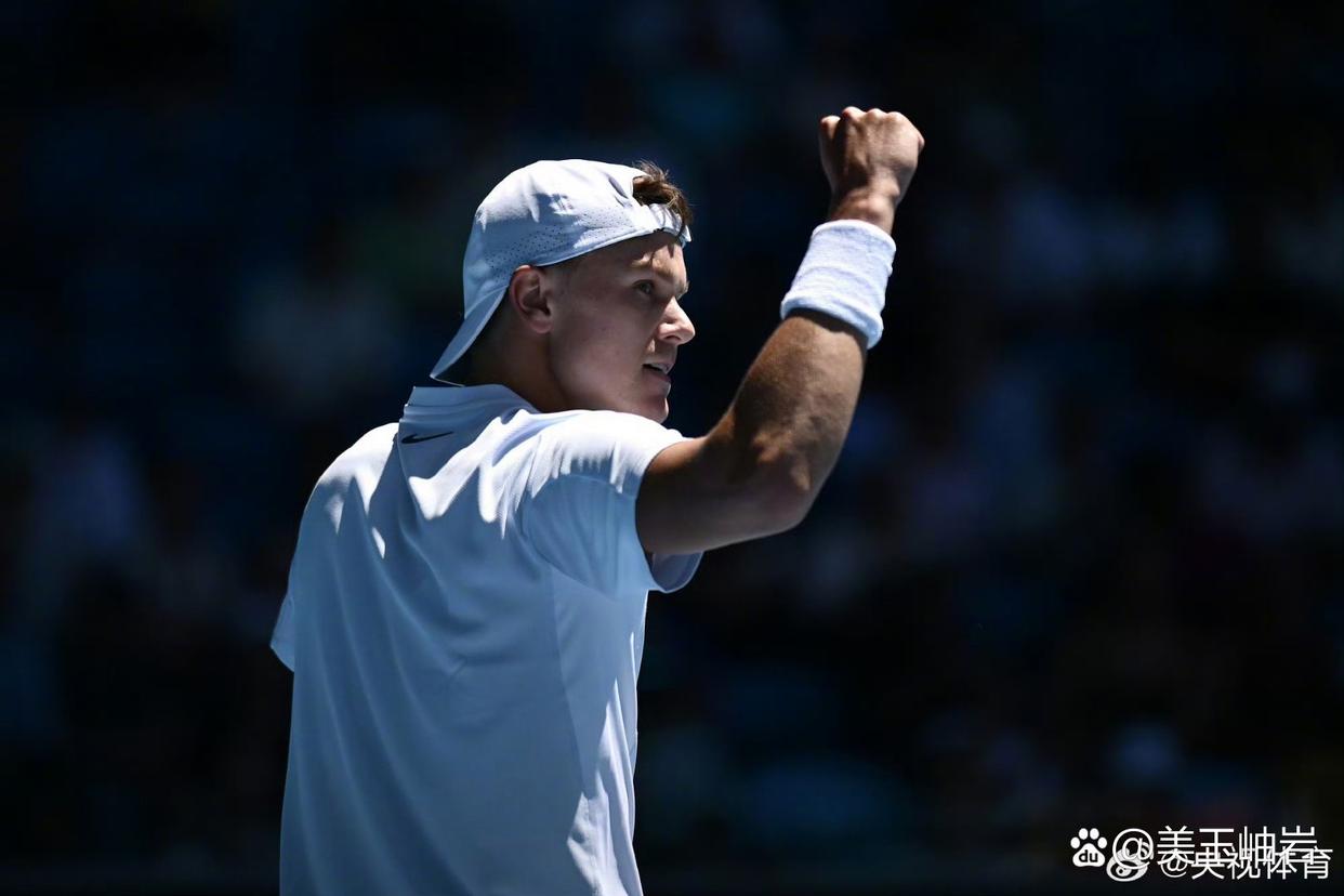 秘鲁队员在比赛中展现出坚韧不拔的品质 秘鲁队员在比赛中展现出坚韧不拔的品质