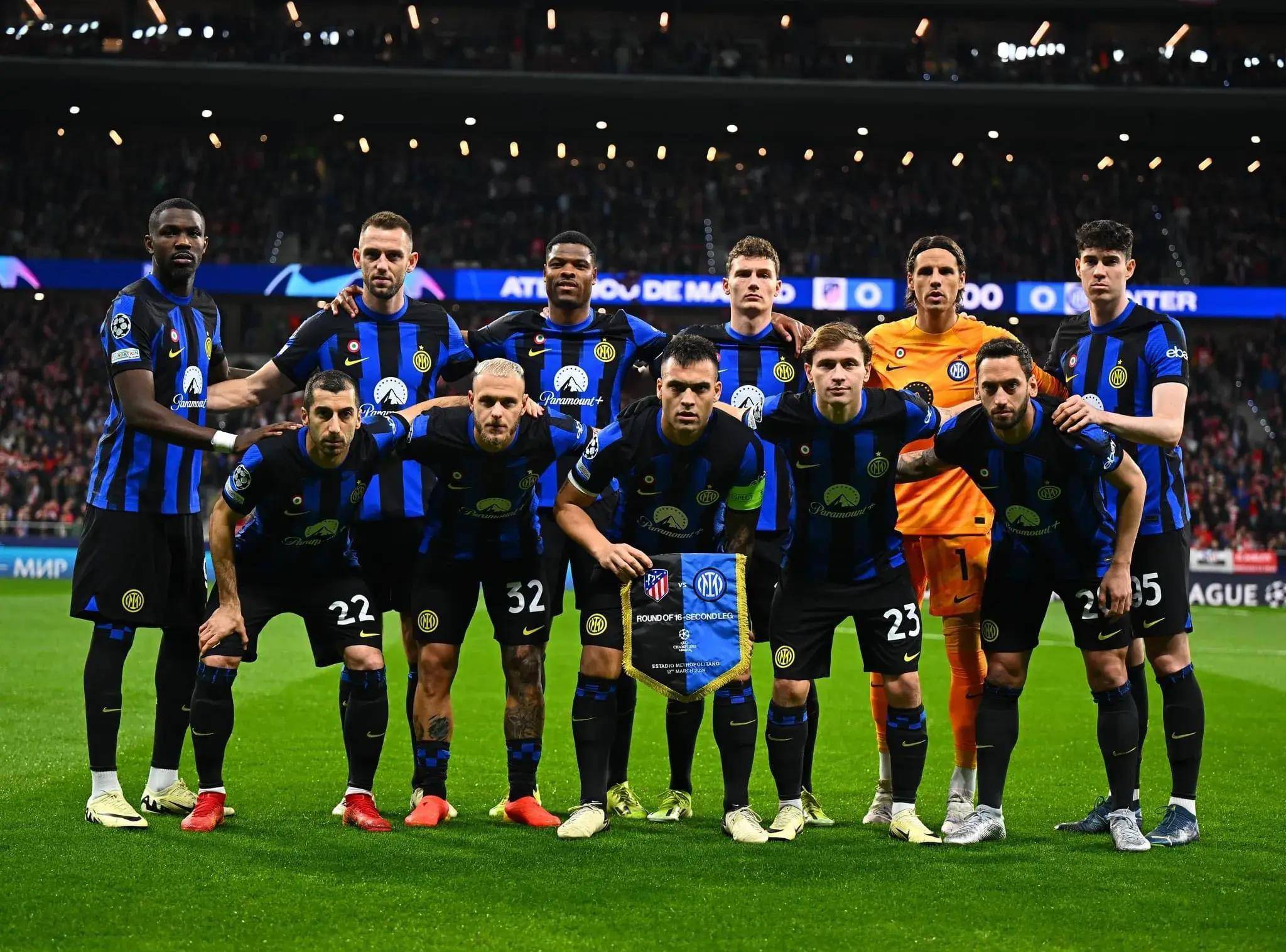 关于足球联赛强敌相逢，球队角逐冠军殊荣的信息