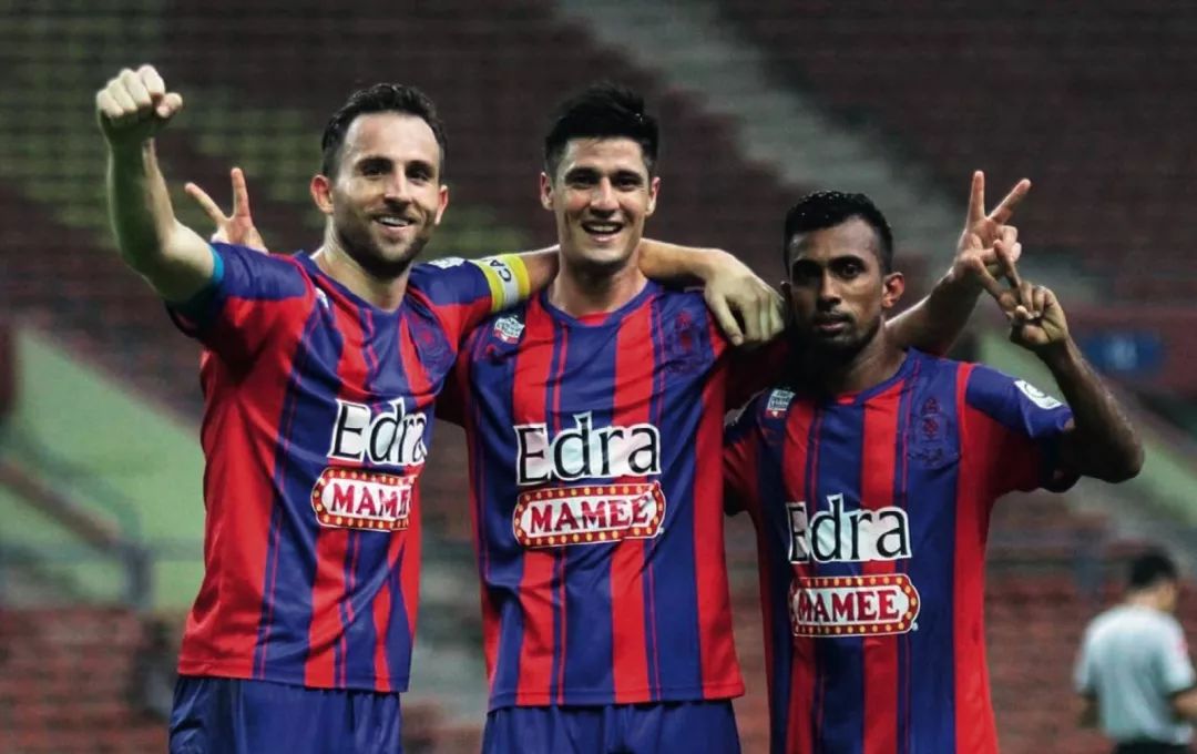 前锋出彩,连续攻破对手球门 前锋出彩,连续攻破对手球门