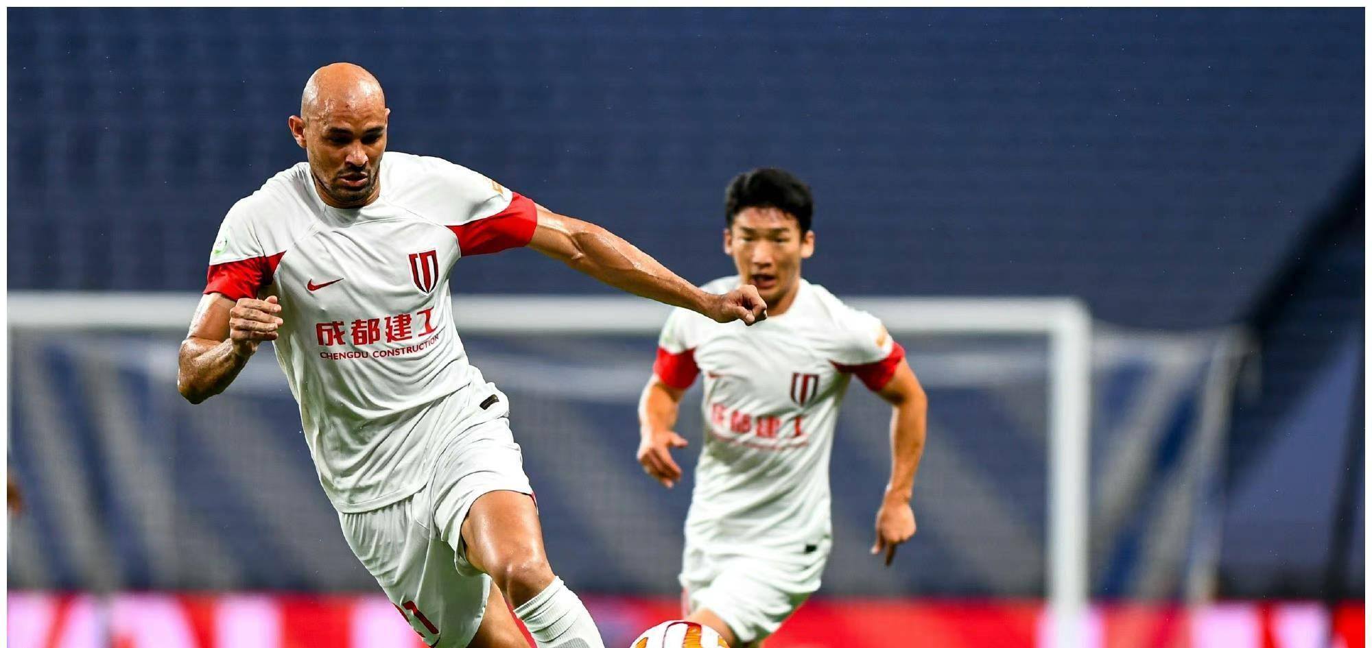 真假外援PK,场上斗志迸发 真假外援PK,场上斗志迸发