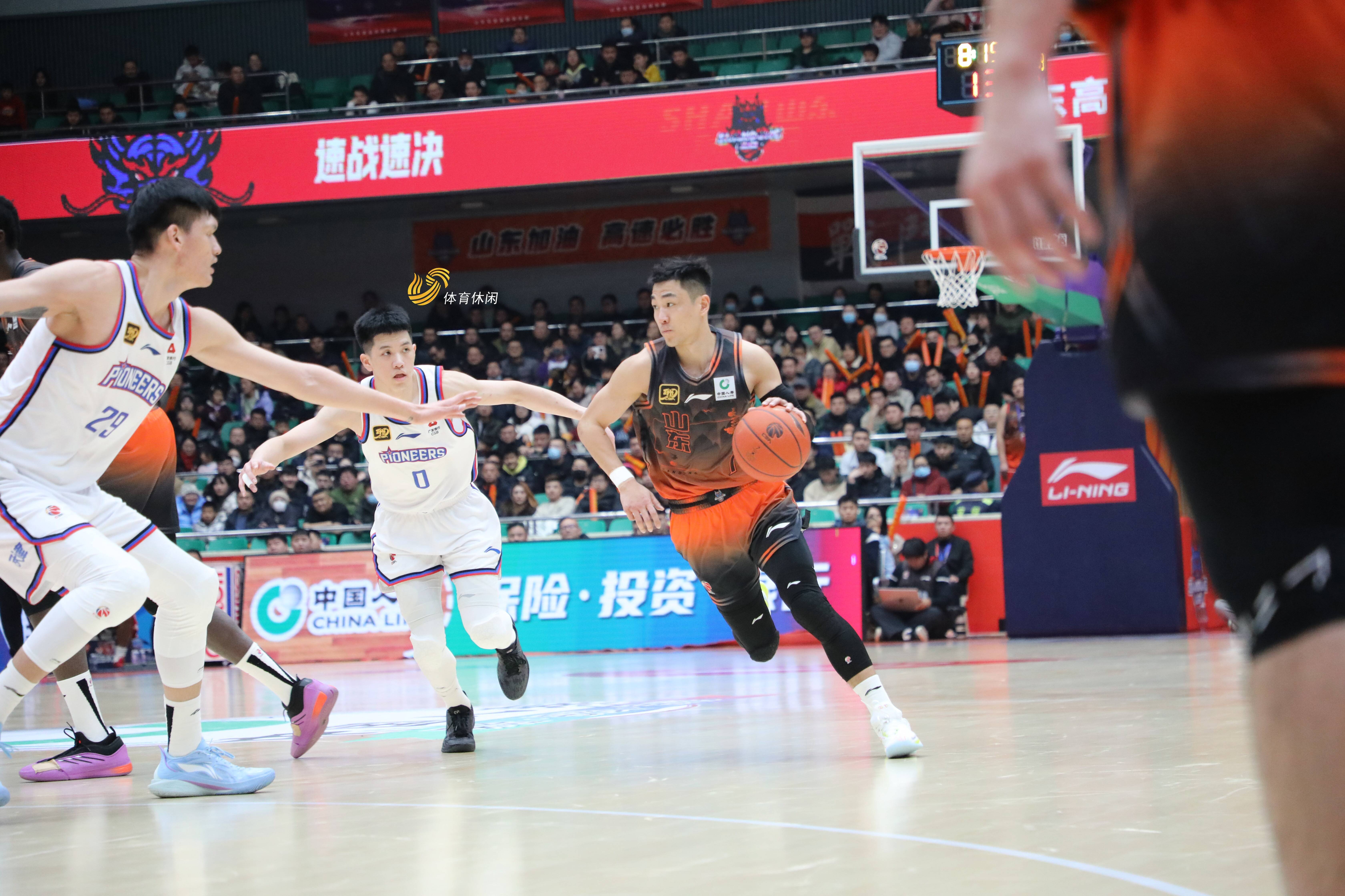 山东男篮抢下险胜,豪取两连胜 山东男篮抢下险胜,豪取两连胜