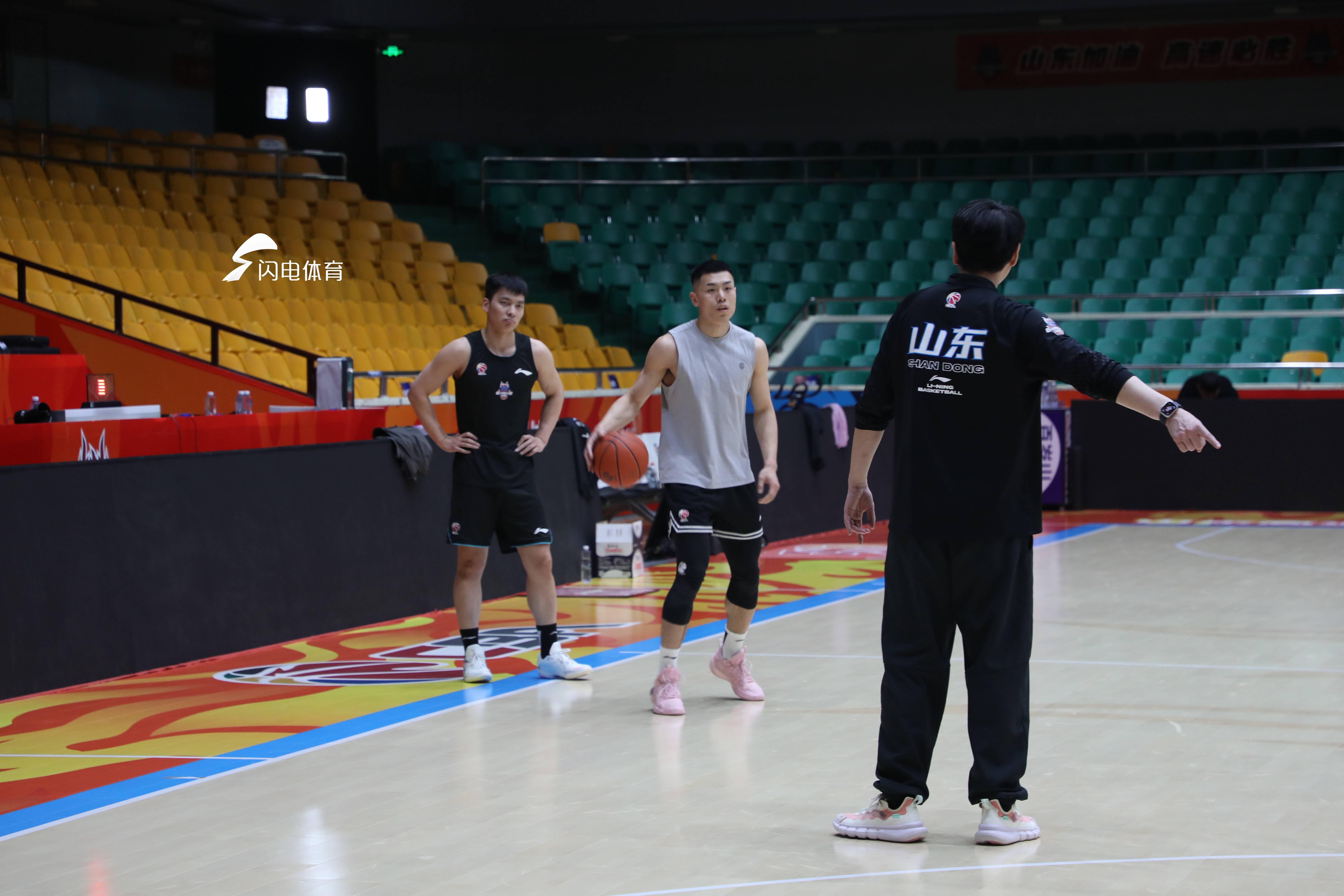 山东男篮抢下险胜,豪取两连胜 山东男篮抢下险胜,豪取两连胜