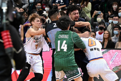 桃园队在比赛中体现出色技术,成功战胜对手的简单介绍 桃园队在比赛中体现出色技术,成功战胜对手的简单介绍