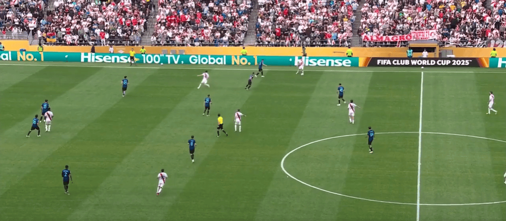 国米连胜两场,冲击联赛榜首 国米连胜两场,冲击联赛榜首