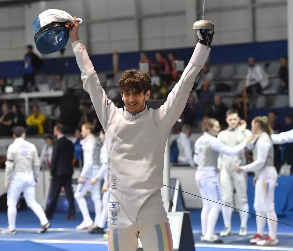 乌克兰击剑选手实力超群，成功夺得奖牌