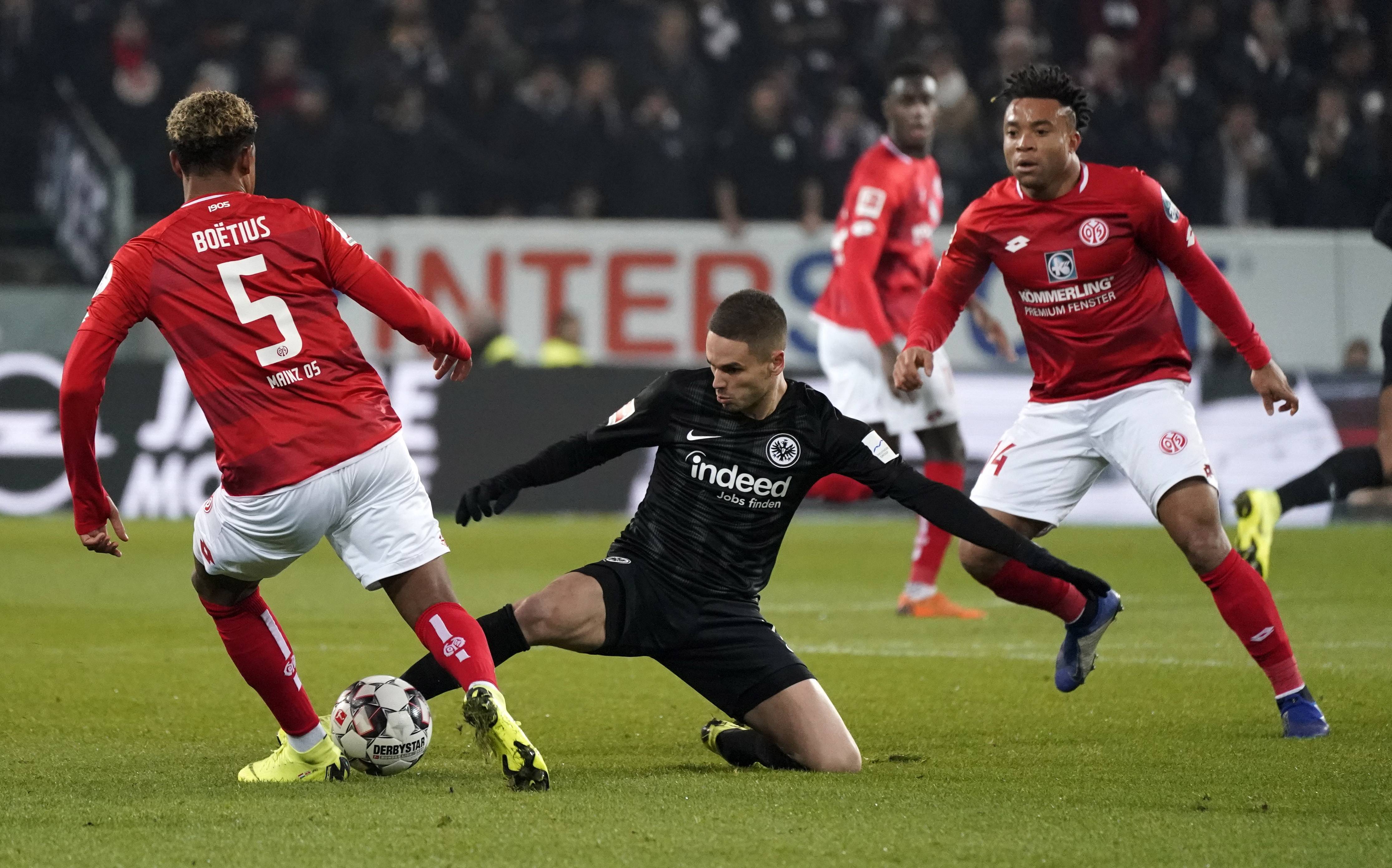 克罗地亚队在欧预赛中遭遇四连败，形势严峻