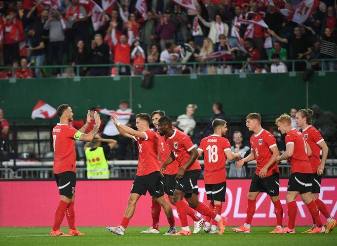 罗马尼亚队备战重要对决,全队士气高昂争晋级的简单介绍 罗马尼亚队备战重要对决,全队士气高昂争晋级的简单介绍