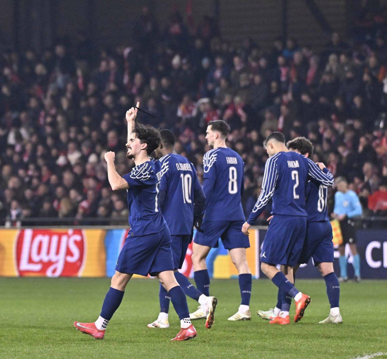 包含疯狂追赶！巴黎圣日耳曼成功逆袭，力压竞争对手的词条