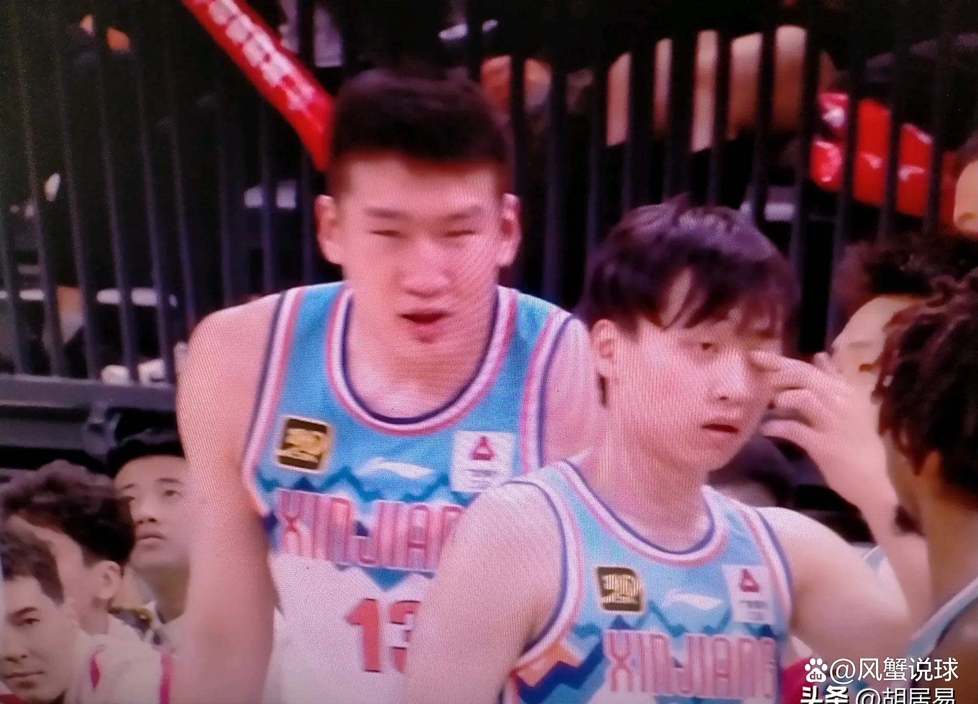 新疆队在热闹的比赛中打败了强敌 新疆队在热闹的比赛中打败了强敌