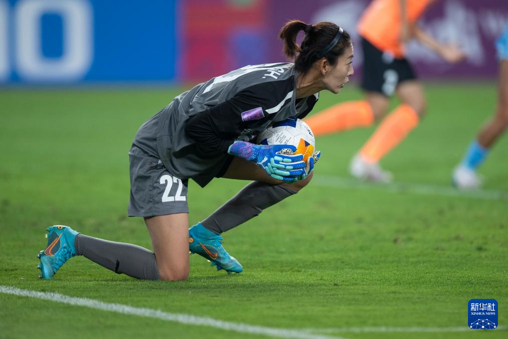 关于足球大赛决赛：女足势不可挡夺冠的信息