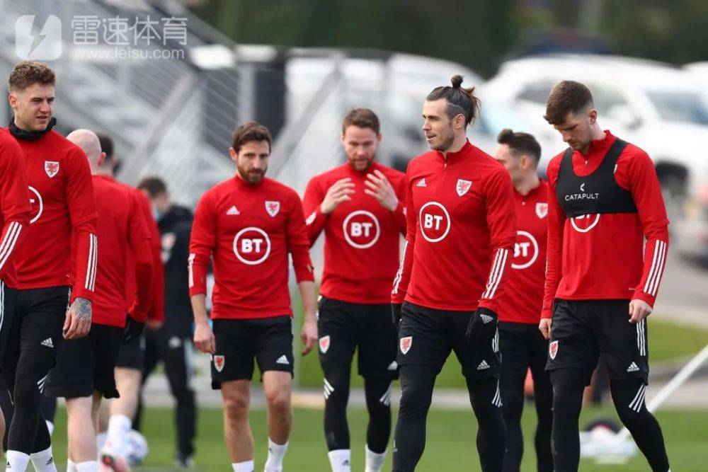 欧预赛比赛争夺激烈,球员士气高涨备战决赛 欧预赛比赛争夺激烈,球员士气高涨备战决赛