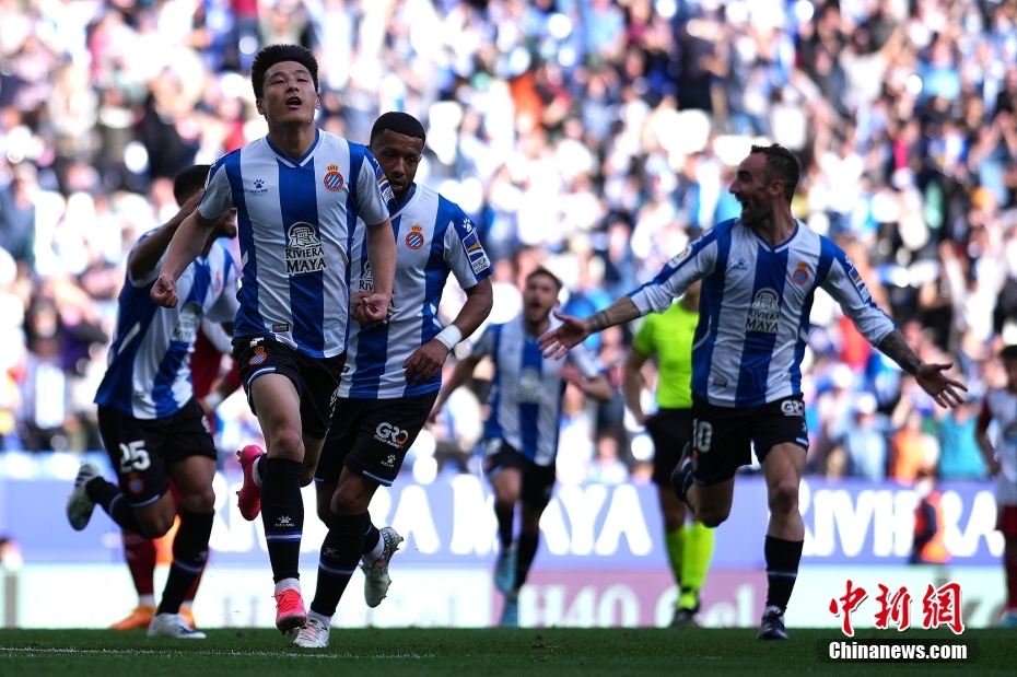 替补球员突破出彩,帮助球队获胜 替补球员突破出彩,帮助球队获胜