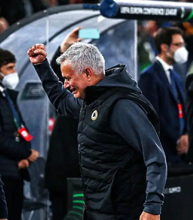 关于曼联主帅公开谈未来计划，球迷期待新赛季表现的信息