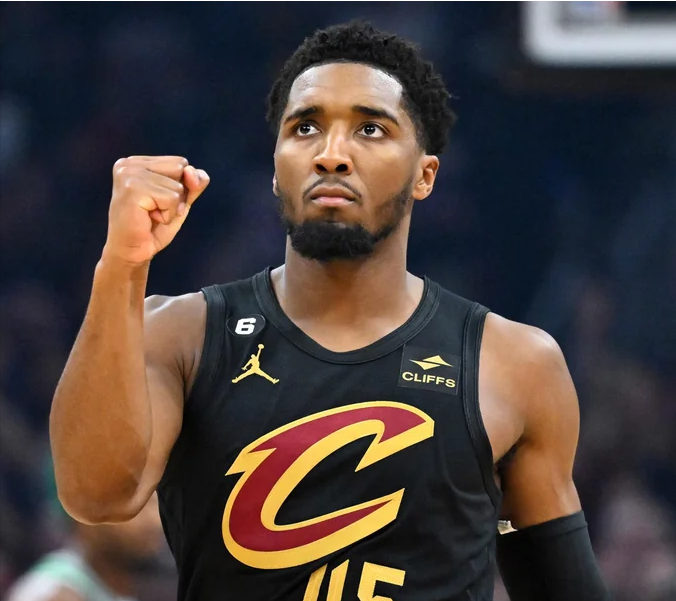 关于独行侠爆冷步行者,米切尔统治全场的信息 关于独行侠爆冷步行者,米切尔统治全场的信息