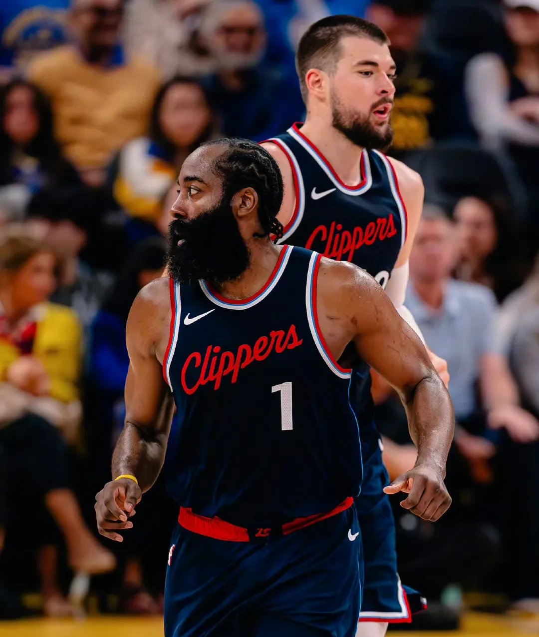 勇士横扫青岛队，哈登惊艳四座