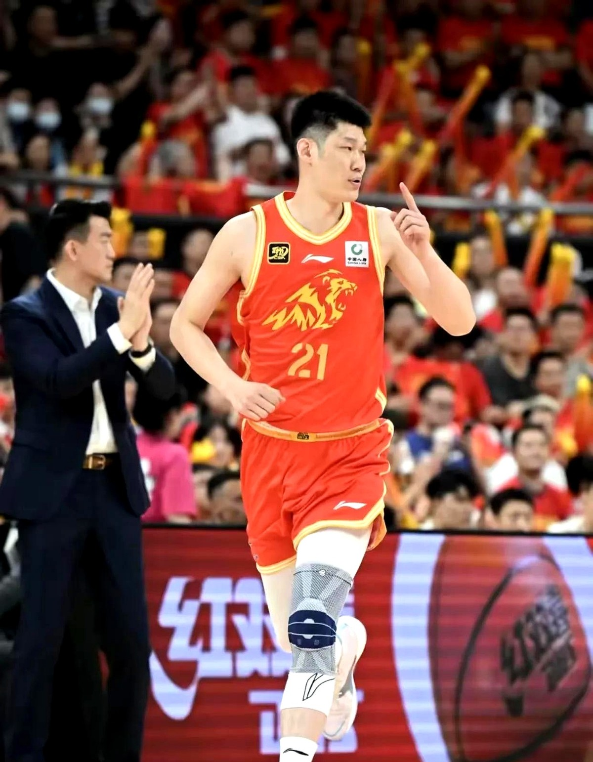 浙江队险胜湖人，胡金秋惊艳四座