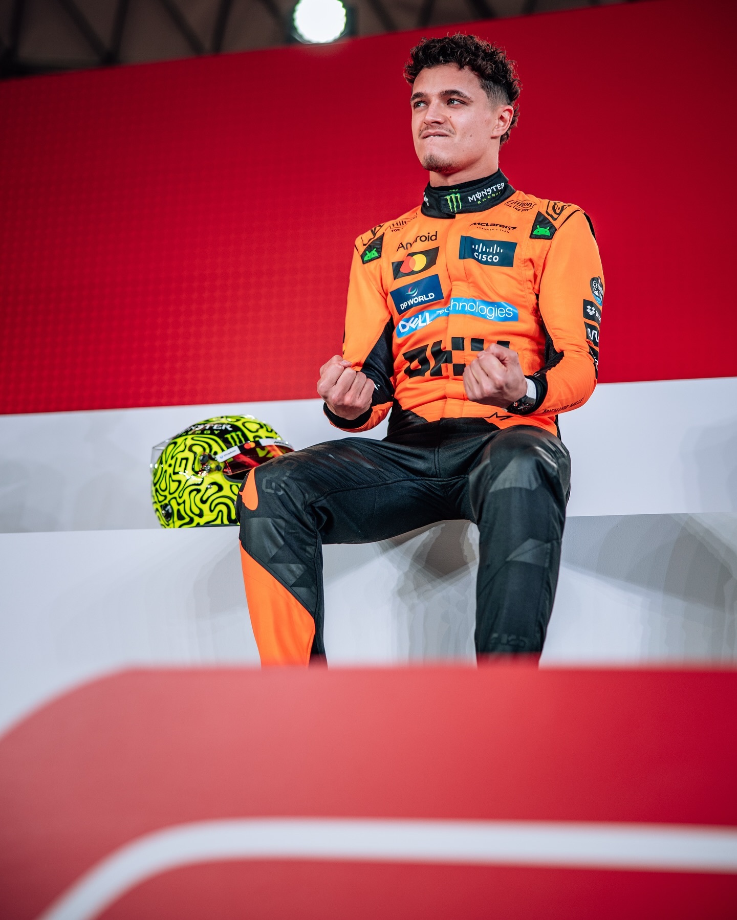 阿斯顿马丁鏖战红牛车队，皮亚斯特里关键制胜