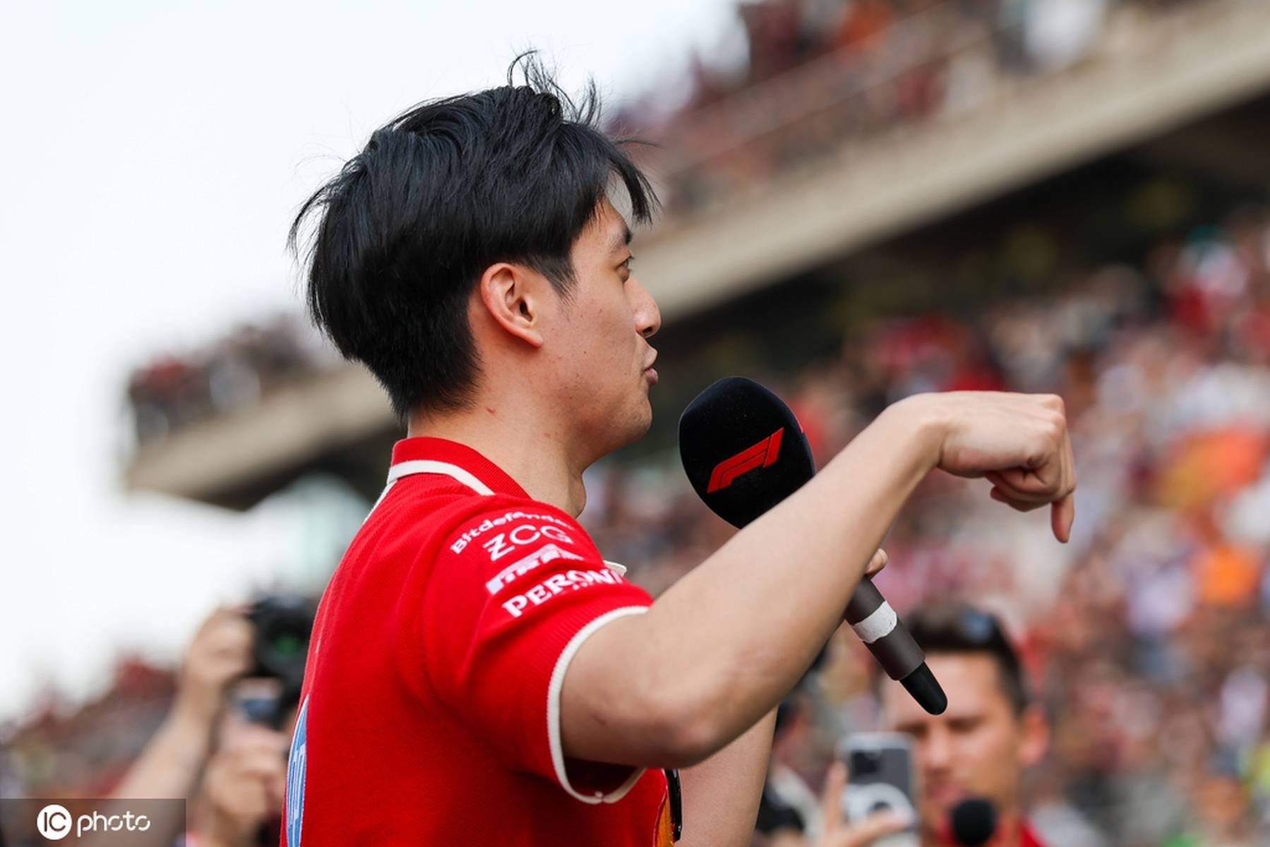 梅赛德斯绝杀雷诺车队，周冠宇带队取胜